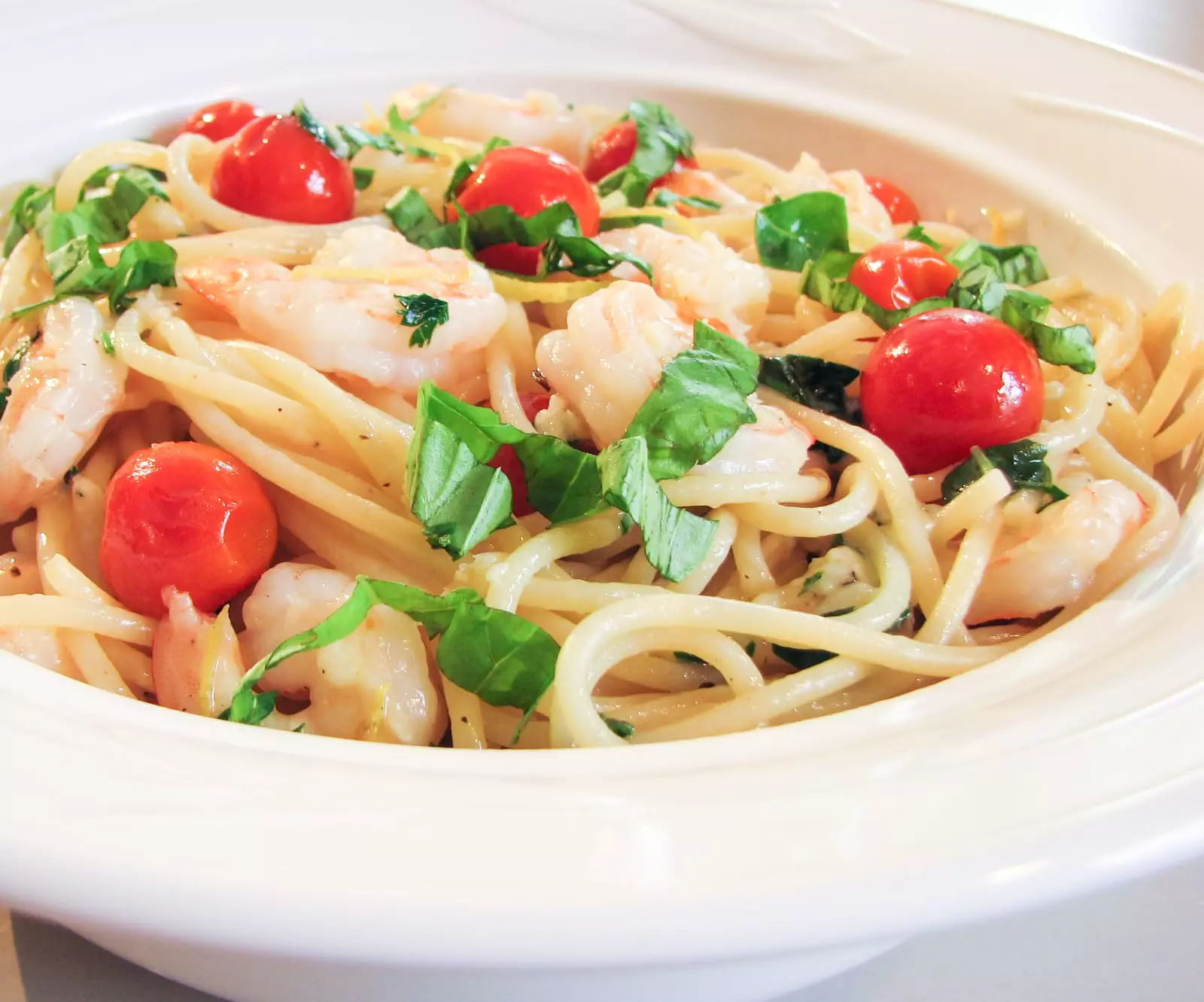 Pasta with Shrimp, Tomatoes, Garlic, Lemon, and Basil