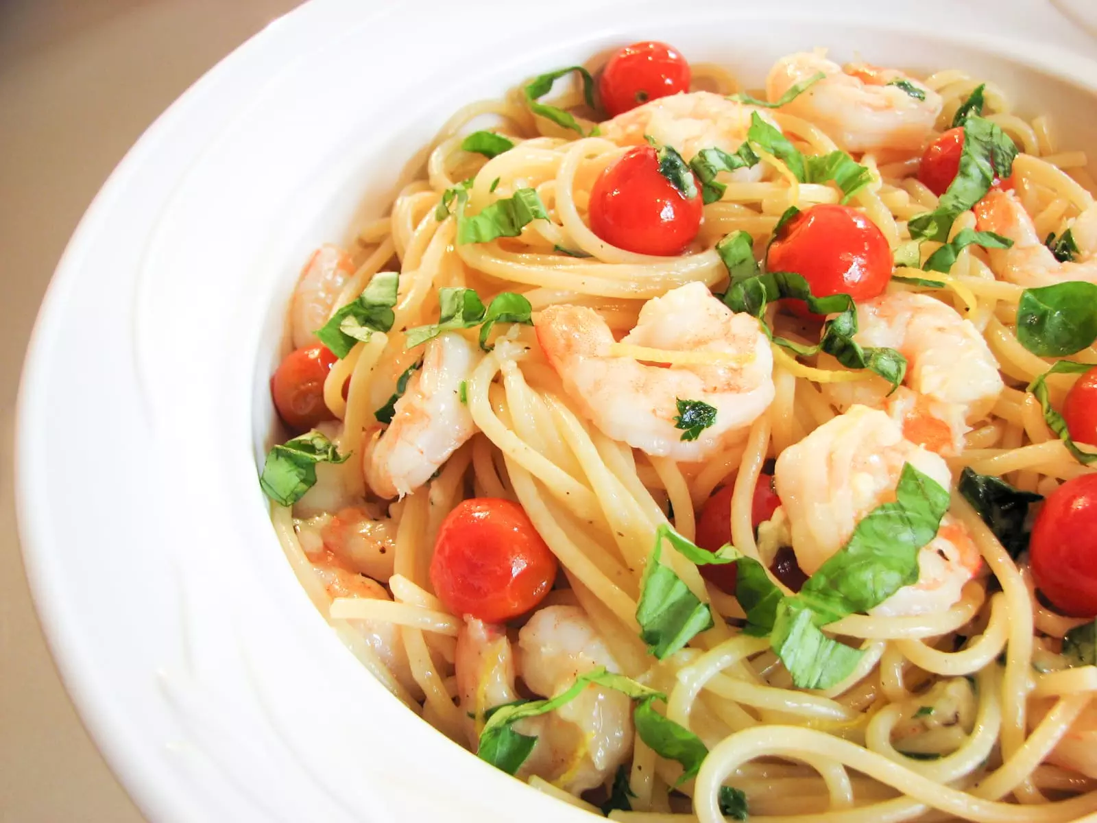 Pasta with Shrimp, Tomatoes, Garlic, Lemon, and Basil