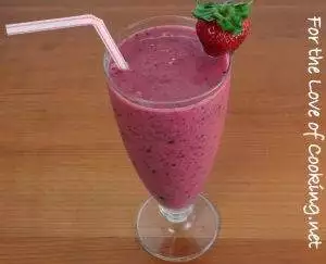 Mixed Berry, Banana, and Yogurt Smoothie