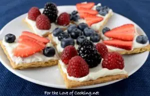 Fruit and Cream Cheese Graham Cracker Snacks