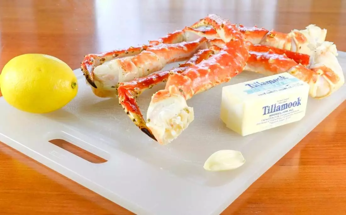 Steamed King Crab Legs with Garlic Butter and Lemon