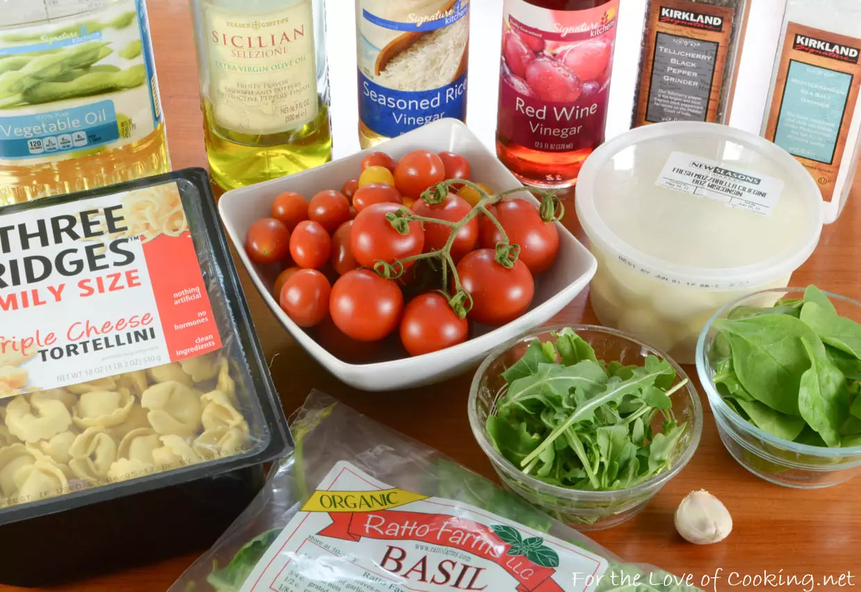 Cheese Tortellini Pasta Salad with Tomatoes, Arugula, and Mozzarella