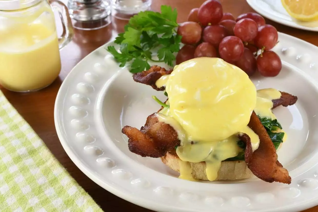 Eggs Florentine with Bacon