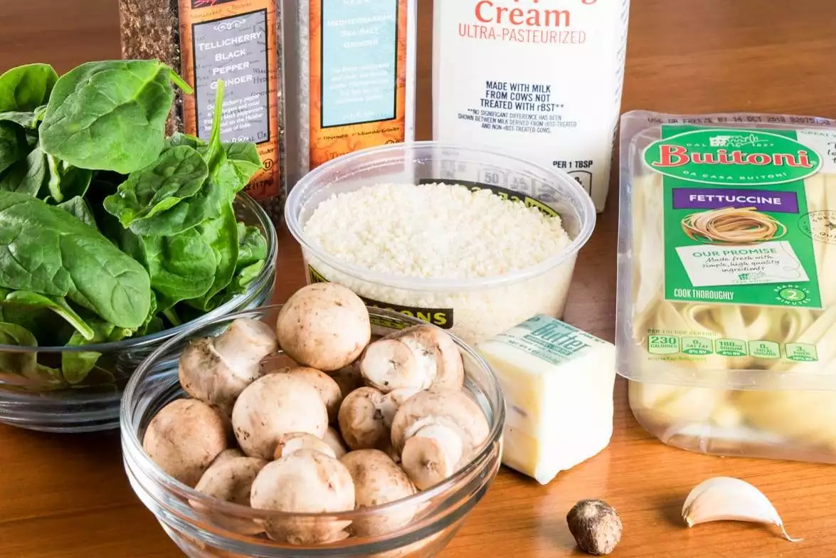 Fettuccine Alfredo with Button Mushrooms & Spinach