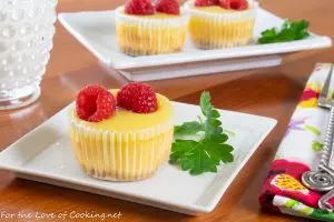 Mini Cheesecakes with Lemon Curd