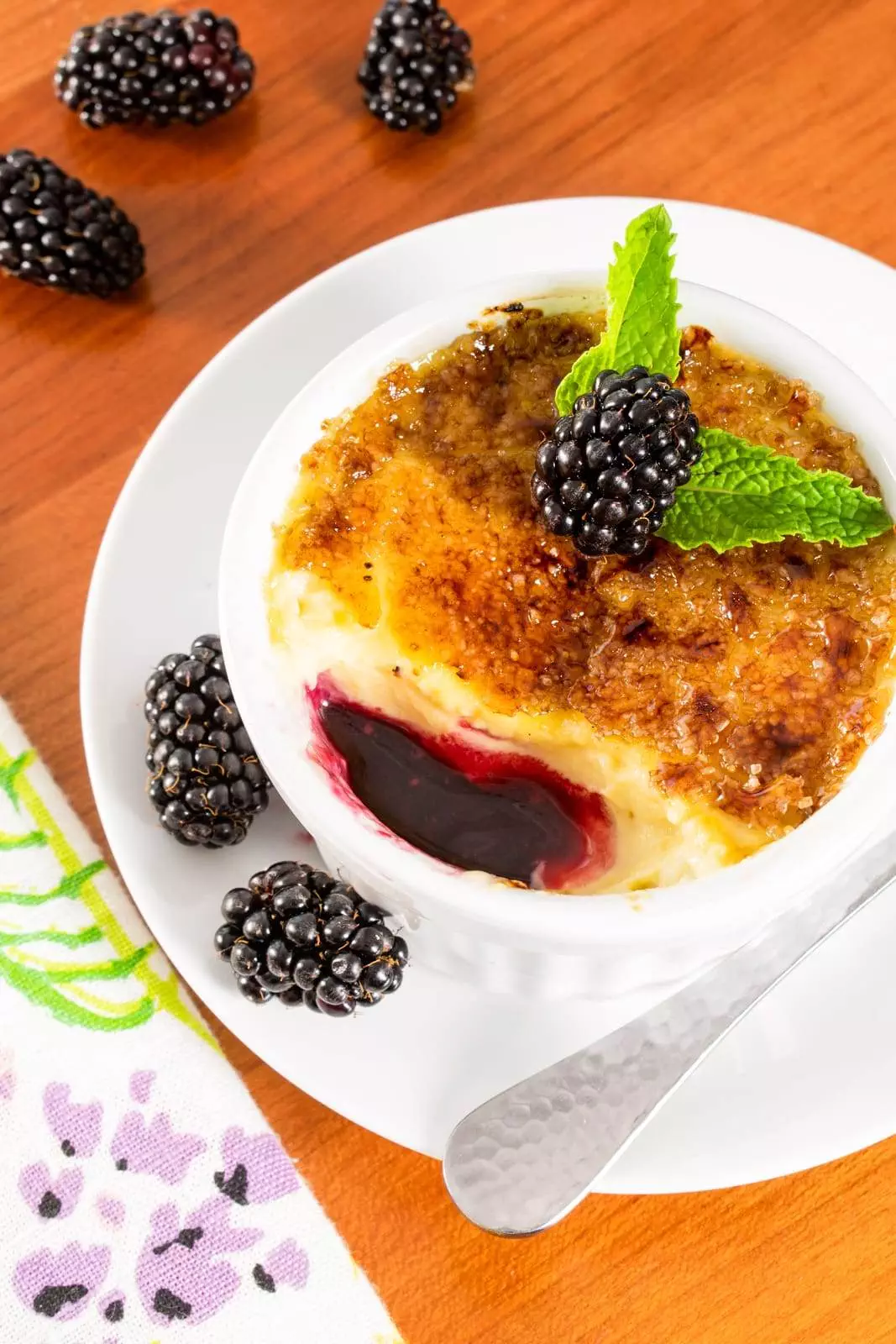 Crème Brûlée with Blackberry Coulis