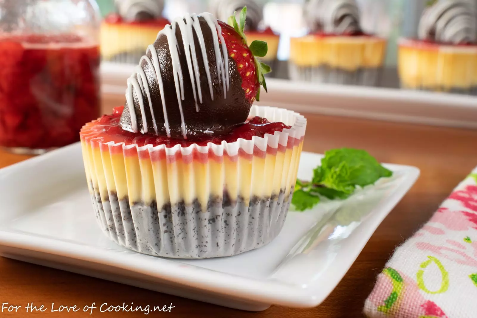 Mini Strawberry Cheesecakes with Chocolate Covered Strawberries