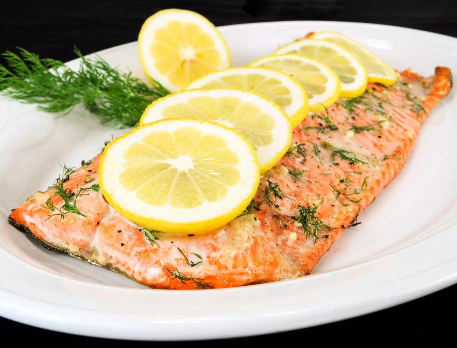 Salmon with Garlic, Lemon, and Dill