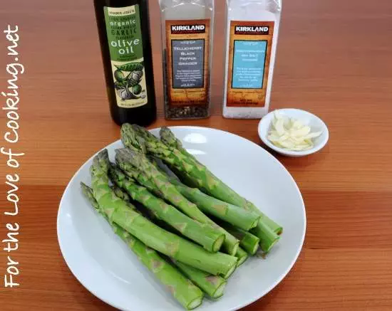 Garlicky Asparagus with a Splash of Lemon