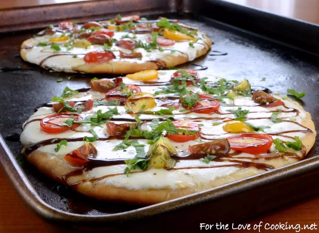 Caprese Flatbread Pizza with Balsamic Glaze 