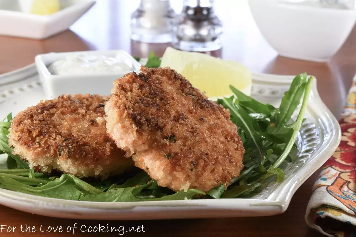 Crispy Salmon Cakes with a Lemon Dill Aioli