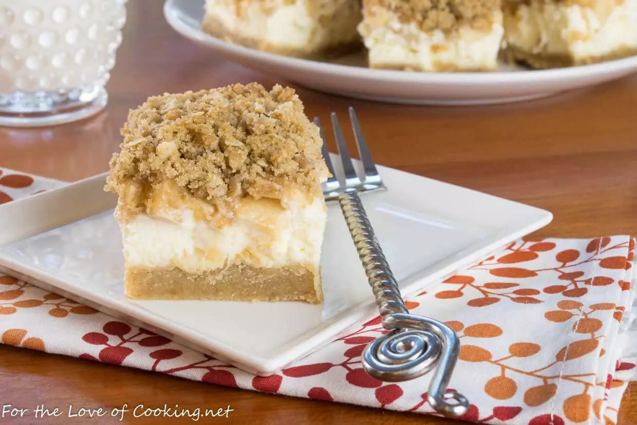 Apple Cheesecake Bars