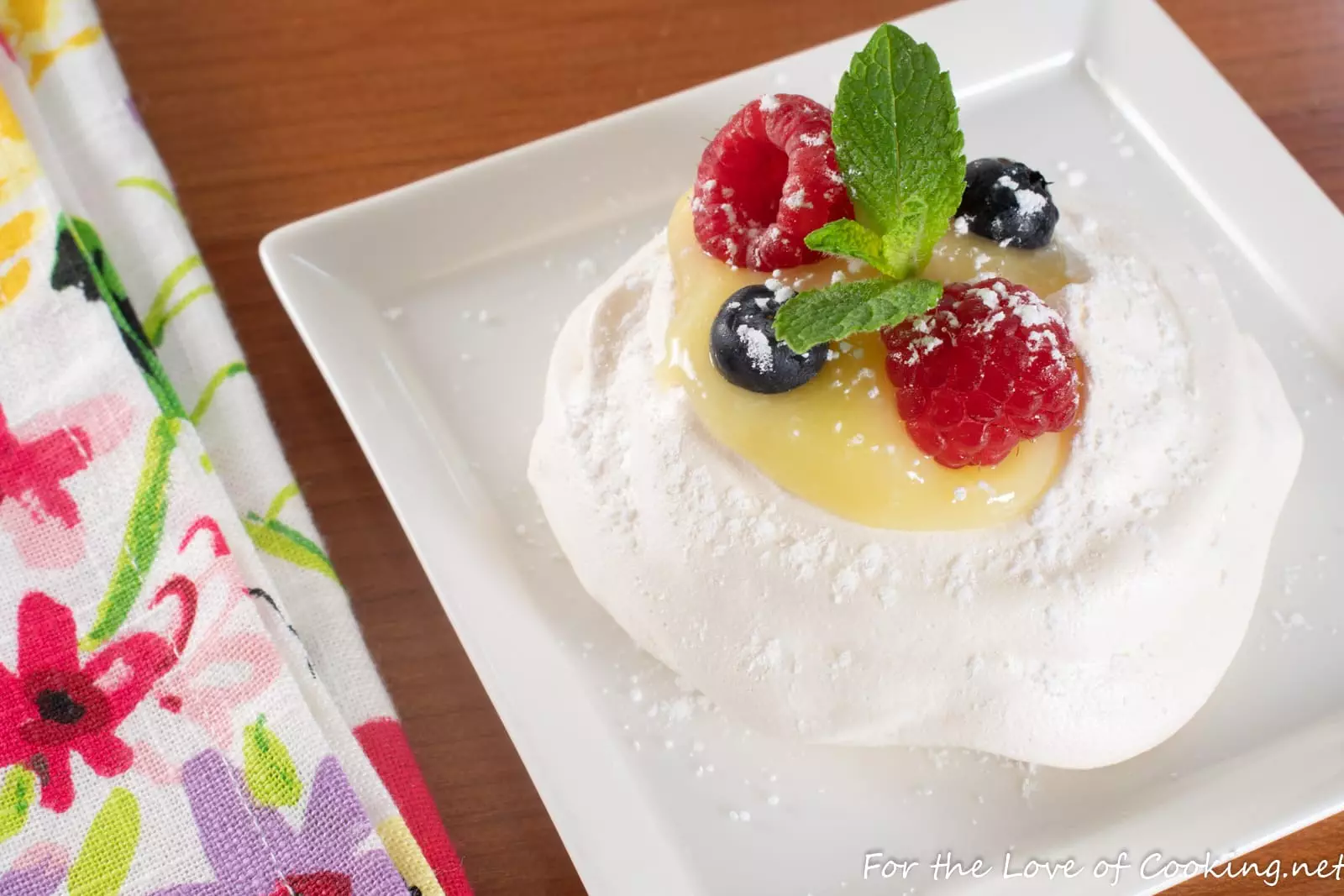 Mini Pavlova with Lemon Curd and Fresh Berries